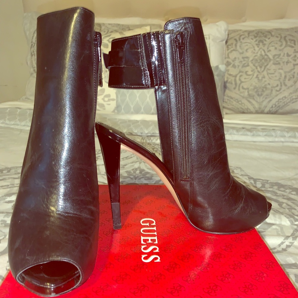 Black multi leather ankle shoe by GUESS